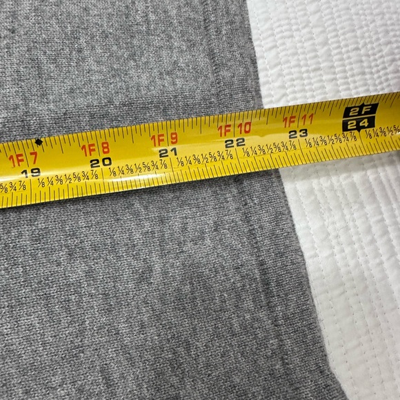 Neiman Marcus Heather Gray Knit Sweater turtleneck 💯Cashmere. - Picture 3 of 5